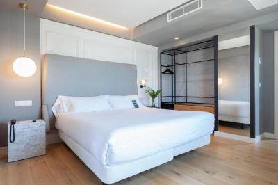 Suite with Sea View 6