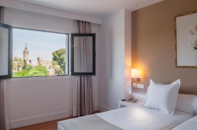 Comfort Double or Twin Room with View 2