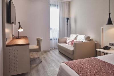 Habitaci&oacute;n Doble Deluxe (2 adultos + 1 ni&ntilde;o) 6