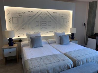Deluxe Room 7