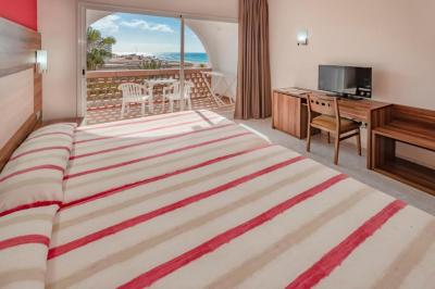 Quarto Qu&aacute;druplo com Vista Mar Lateral (2 Adultos + 2 Crian&ccedil;as) 9