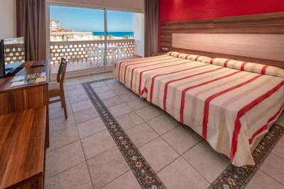 Quadruple Room with Side Sea View (4 Adults) 18