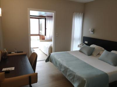 Chambre Double Sup&eacute;rieure (2 Adultes + 1 Enfant) - Vue sur Mer 3