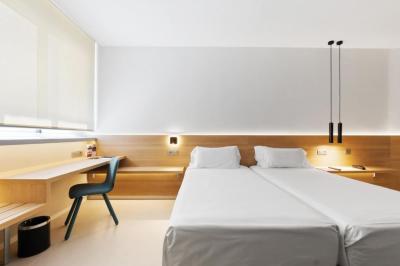 Deluxe Room (1-2 Adults) with tea facilities 6