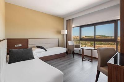 Junior Suite with Castle View ( free Parking ) 8