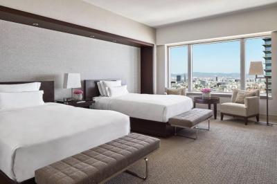 Suite Executiva com 2 Camas de Casal e Vista Cidade 11