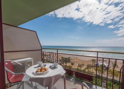 Habitaci&oacute;n Doble Est&aacute;ndar con vistas al mar - 1 o 2 camas (2 adultos y 1 ni&ntilde;o) 7