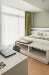 Dvojl&ocirc;&#382;kov&aacute; izba s man&#382;elskou poste&#318;ou alebo 2 oddelen&yacute;mi l&ocirc;&#382;kami s balk&oacute;nom 2