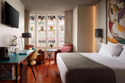 Avani Superior Room with View 4