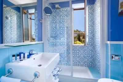 Deluxe Double Room with Two Balconies 6