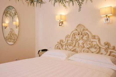 Standard Double or Twin Room in Dependence 8