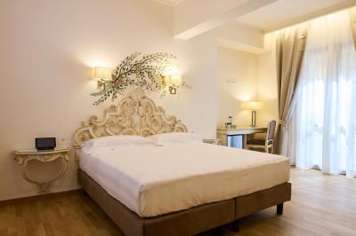 Superior Double or Twin Room in Dependence 9