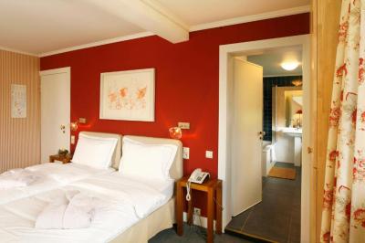 Double or Twin Room with Private Bathroom 3