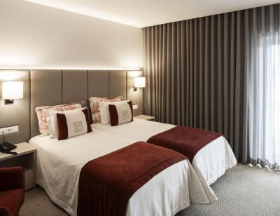 Double or Twin Room with Sanctuary View 5