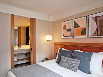 Essential Room 4