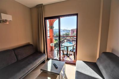 Apartm&aacute;n s 1 sp&aacute;l&#328;ou s v&yacute;h&#318;adom na baz&eacute;n (2 dospel&iacute; a 2 deti) 24