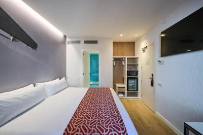 Habitaci&oacute;n Doble con vistas a la calle 6