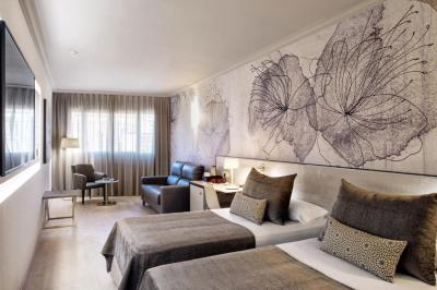 Deluxe Triple Room with Spa Access 2