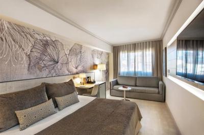 Deluxe Family Room with SPA Access 3