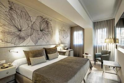 Deluxe Double Room 9