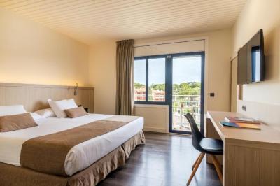 Standard Double or Twin Room with Balcony 4