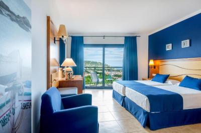 Superior Twin Room with Sea View 1