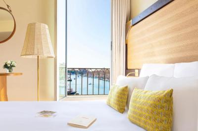 Deluxe Double Room with Old Port View 2