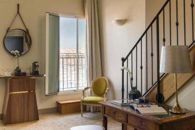 Duplex Suite with Balcony and Old Port View 3