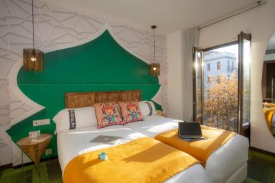 Doppel-/Zweibettzimmer mit Balkon 3