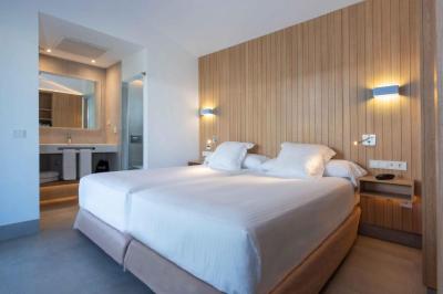 Silver Bungalow 3