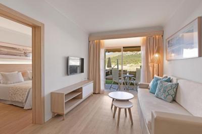 One-Bedroom Apartment With Garden and Mini Pool 2