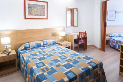 Dru&#382;inska soba s skupno kopalnico 6