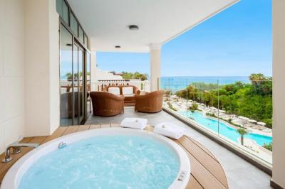 Suite com Banheira de Hidromassagem e Vista Mar (3 Adultos) - Piso Gold 24 Suite com Banheira de Hidromassagem e Vista Mar (3 Adultos) - Piso Gold 24