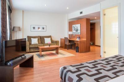Family Junior Suite (2 Adults + 2 Children) 3