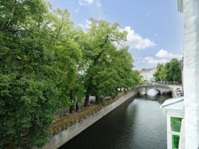 Standard Room with Canal View 4