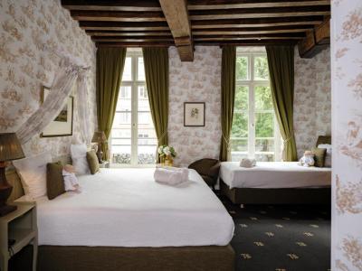 Deluxe Triple Room 7