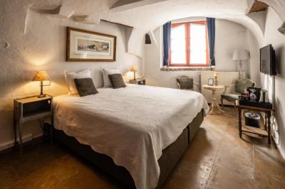 Double Room 8