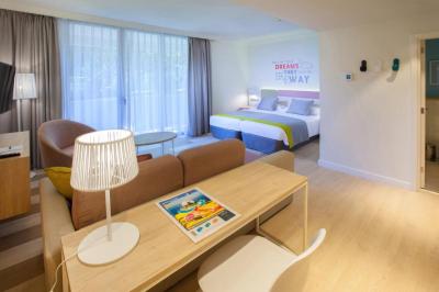 Family Room 3