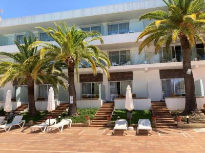 Double or Twin Room with Pool View 2
