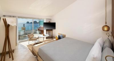 Extra ME+ Junior Suite Beach Front with Hot Tub 3