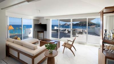 Beyond ME+ Suite with Hot Tub and Terrace 12