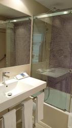 Chambre Double avec Lit d'Appoint - Vue sur Rue 5