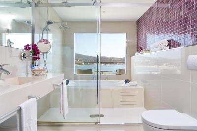Suite Lit Queen-Size &ndash; Vue sur Mer 6