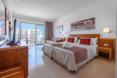 Superior Double or Twin Room with Balcony and Sea View (2 adults + 1 child) 7