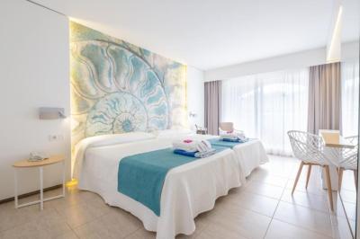 Premium Twin Room (2 Adults + 1 Child) 8