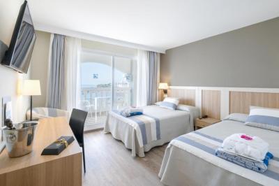 Deluxe Twin Room (4 Adults) 24