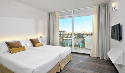 Suite Familiar Sol (2&nbsp;adultos + 1&nbsp;ni&ntilde;o) 4