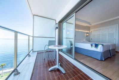 Twin Room with Sea View 2