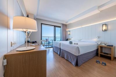 Double Room with Sea view (2 Adults + 1 Child ) 5