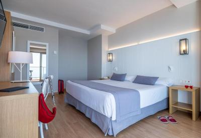 Junior Suite with Sea View (3 Adults) 8